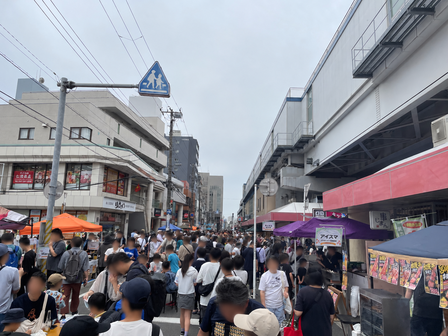 前回の南行ホコ天で賑わう駅前道路