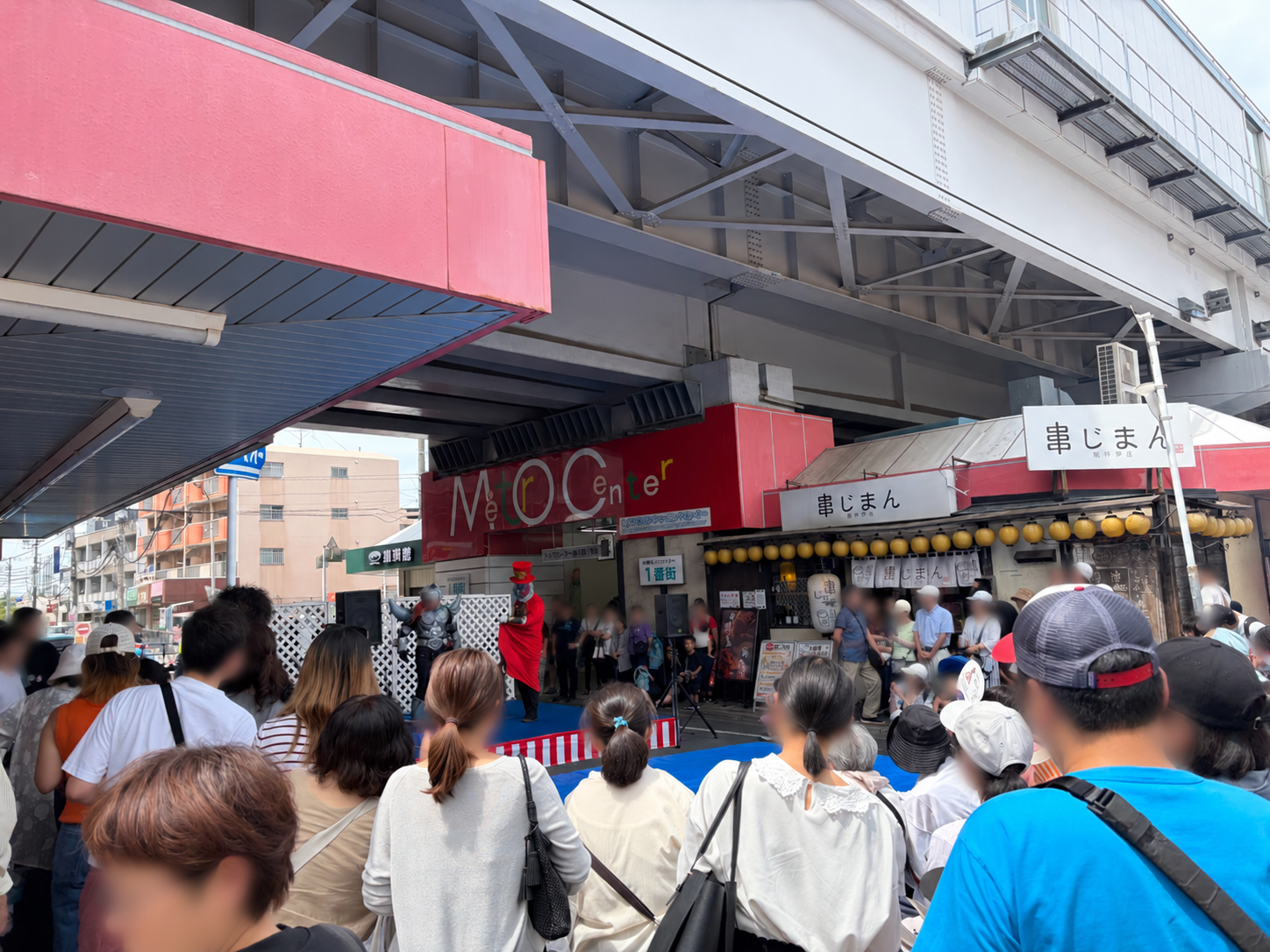 前回のステージを楽しむ来場者